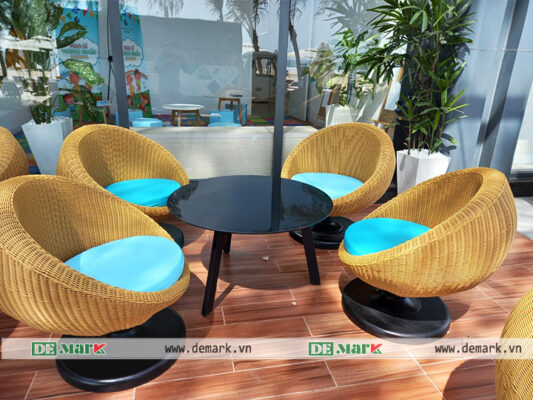 Bàn ghế mây nhựa cho sân vườn với thiết kế ngoài trời